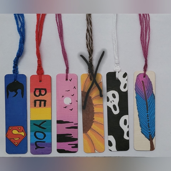 Wooden hand painted bookmark with tassels - Picture 3 of 4
